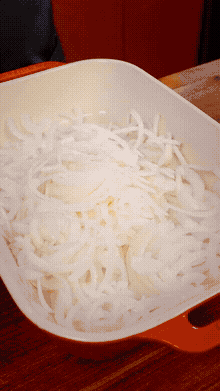 Паста с луком и чесноком